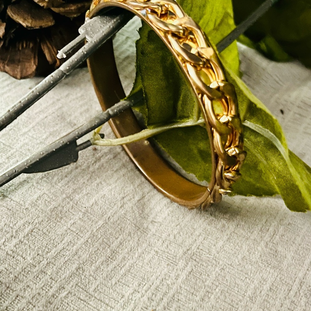 Gold Chain-Linked Style Bangle - Picture 4 of 6